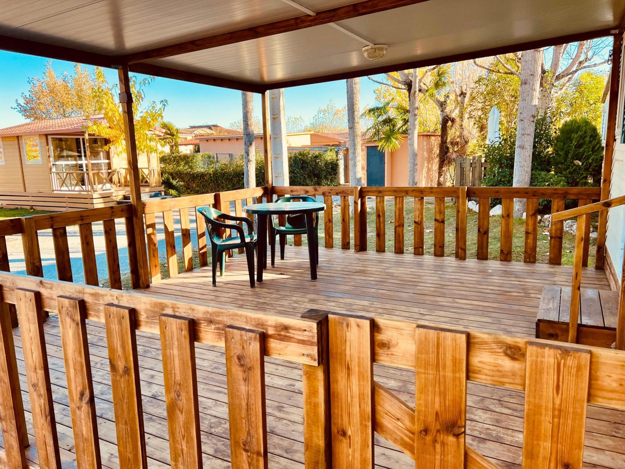 Camping Bungalow El Llac De Banyoles Porqueres Eksteriør bilde