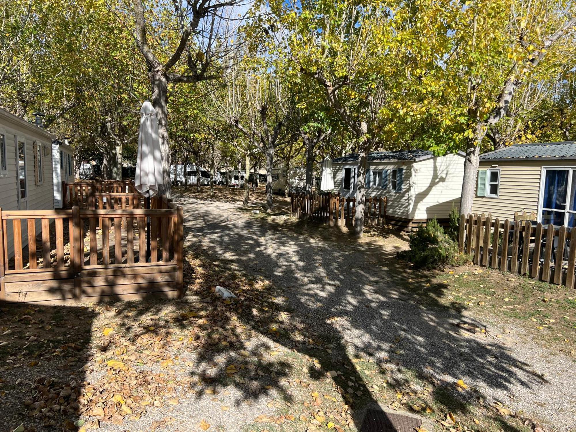 Camping Bungalow El Llac De Banyoles Porqueres Eksteriør bilde