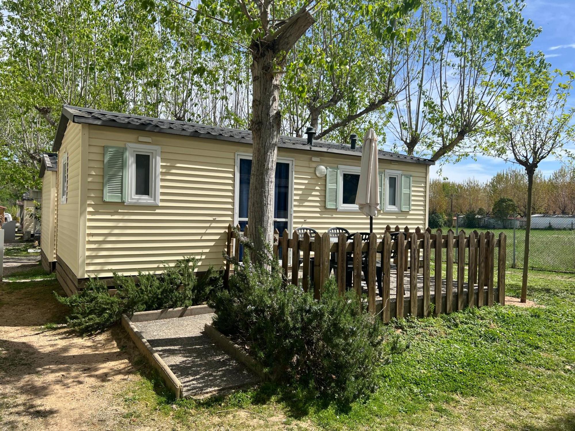 Camping Bungalow El Llac De Banyoles Porqueres Eksteriør bilde
