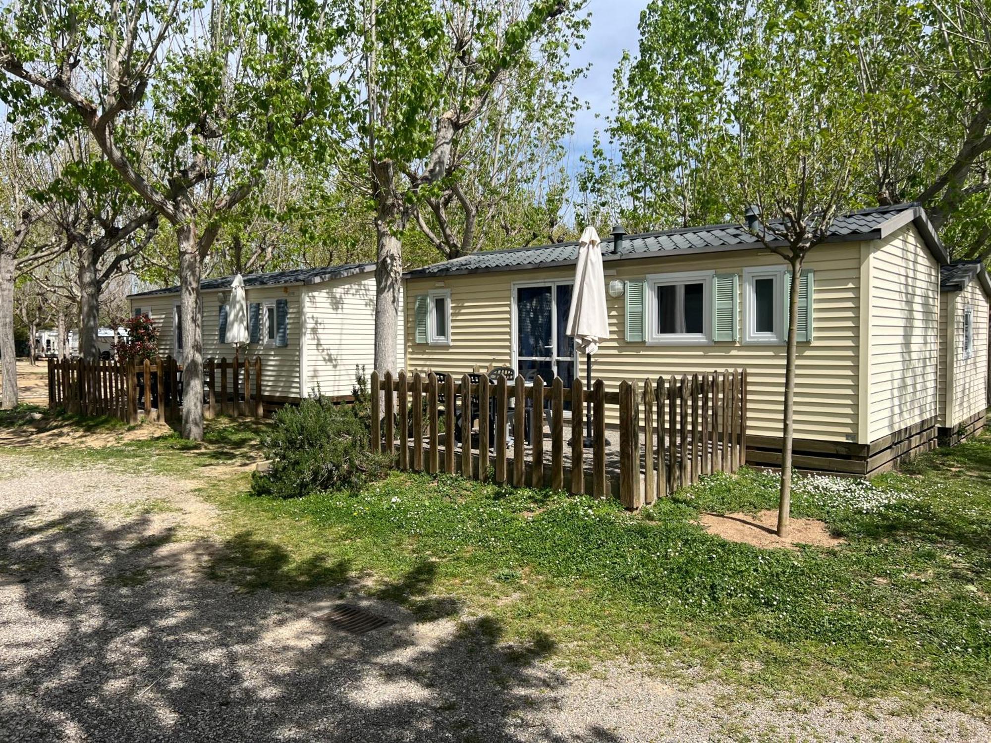 Camping Bungalow El Llac De Banyoles Porqueres Eksteriør bilde