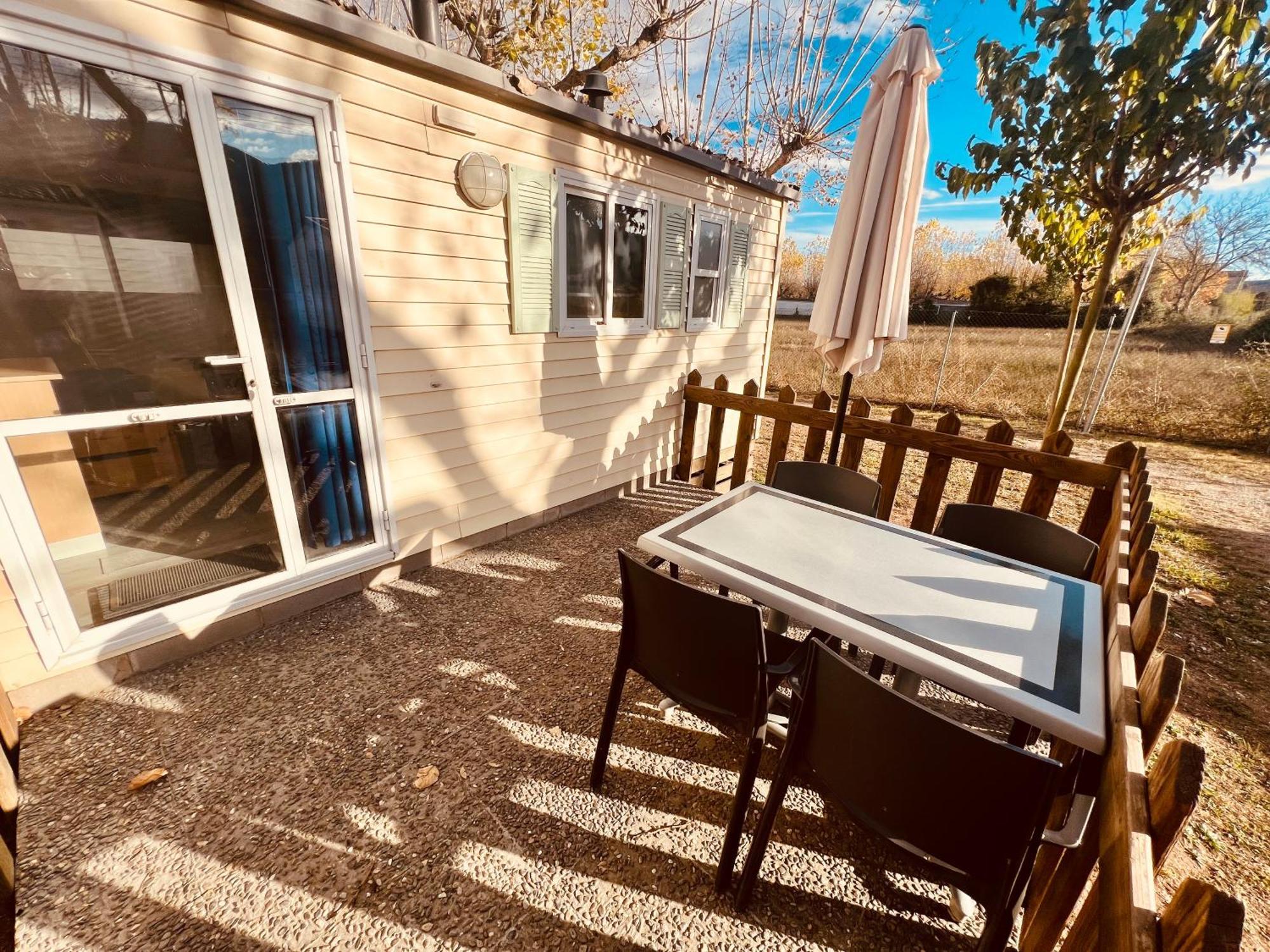 Camping Bungalow El Llac De Banyoles Porqueres Rom bilde