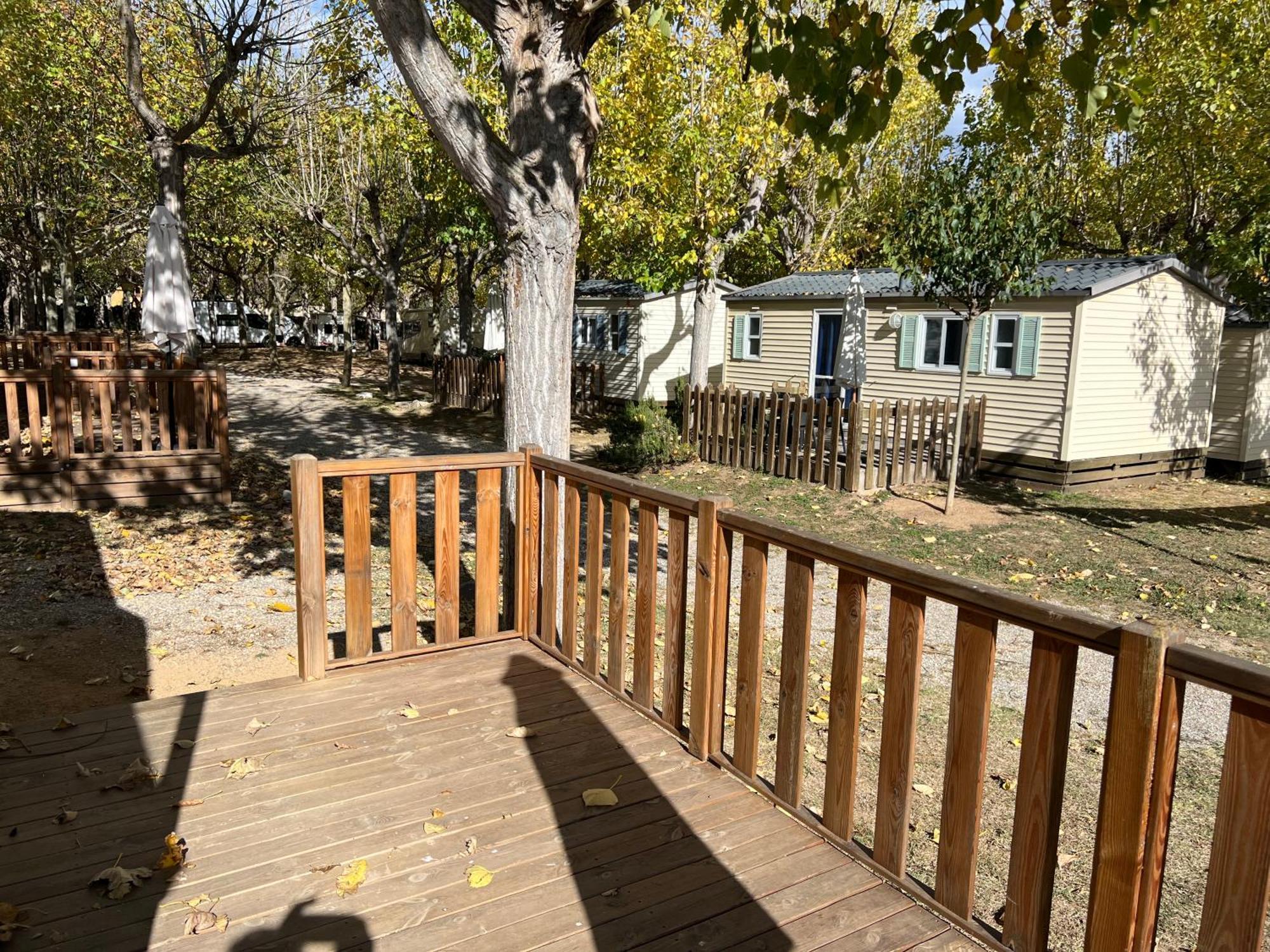 Camping Bungalow El Llac De Banyoles Porqueres Eksteriør bilde
